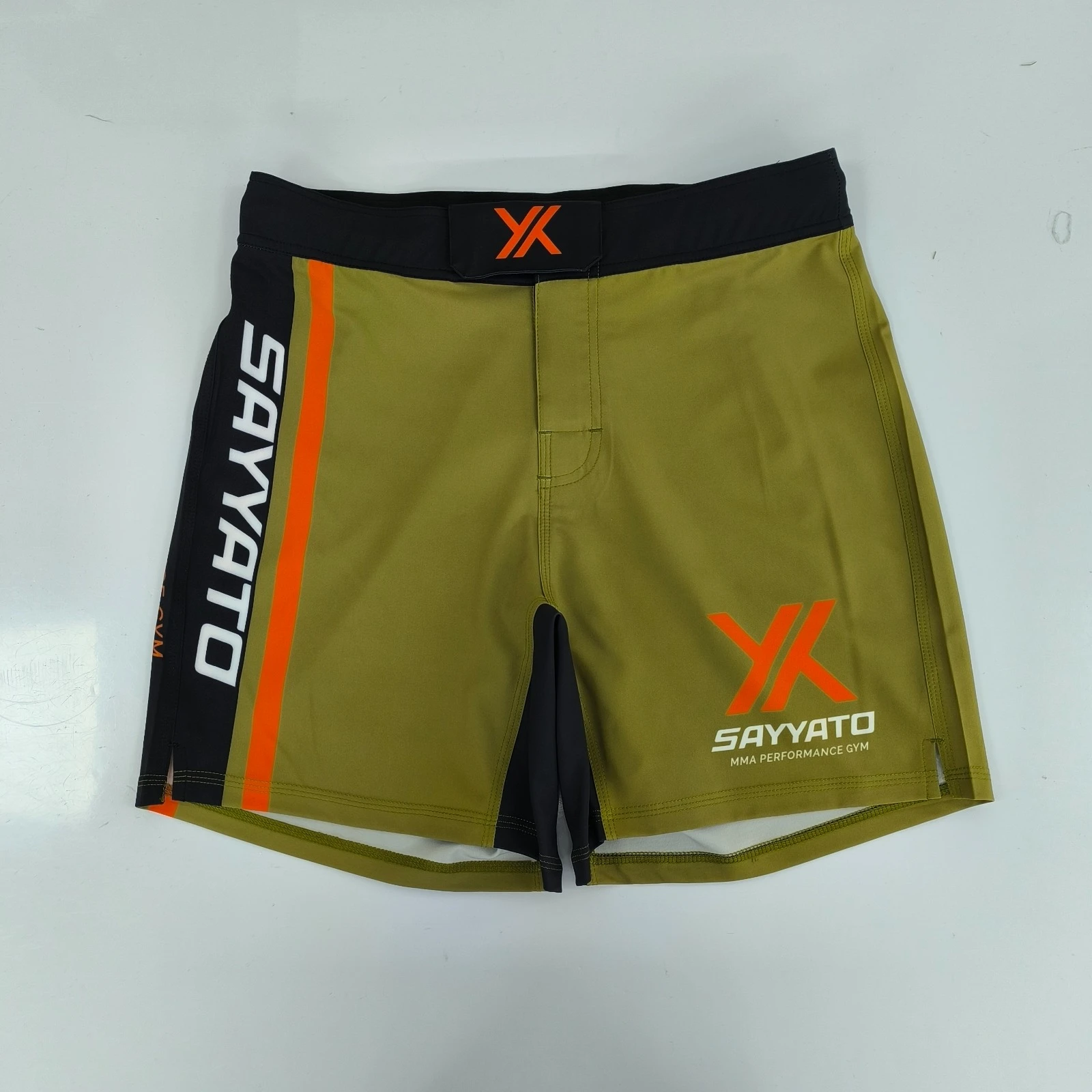 SAYYATO Fightshort in Oliv